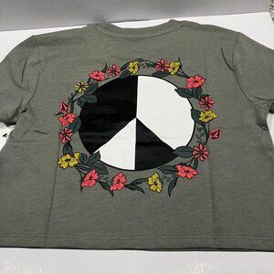 NEW Volcom Girls' New Tee Short Sleeve Tee Size MEDIUM Brand New has tags